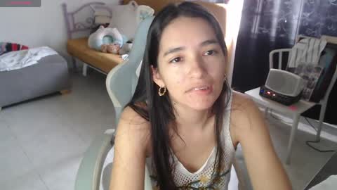 Snapshot of erina_1 chatting on 06-04-26, 05:30 erina_1 online show from 06-04-26, 05:30