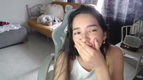 Snapshot of erina_1 chatting on 06-06-26, 04:23 erina_1 online show from 06-06-26, 04:23