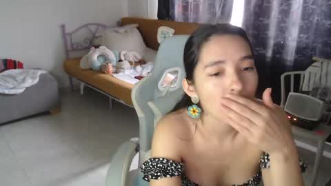 Snapshot of erina_1 chatting on 06-07-26, 06:22 erina_1 online show from 06-07-26, 06:22