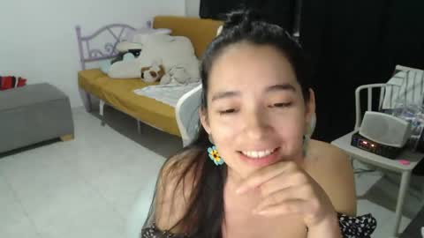 Snapshot of erina_1 chatting on 06-08-26, 01:39 erina_1 online show from 06-08-26, 01:39