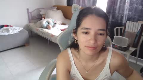 Snapshot of erina_1 chatting on 06-11-26, 05:44 erina_1 online show from 06-11-26, 05:44