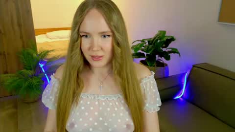 Snapshot of erinmilk chatting on 05-28-26, 05:32 Erin online show from 05-28-26, 05:32
