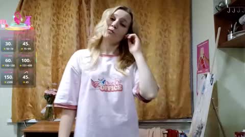 Snapshot of erlinefisk chatting on 11-25-25, 01:33 Amelie online show from 11-25-25, 01:33