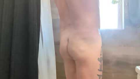 Snapshot of ernestdom123 chatting on 02-01-26, 06:50 Hmmmhmmmm online show from 02-01-26, 06:50