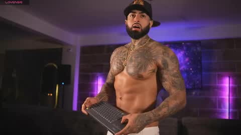 Snapshot of eros_dark_ chatting on 04-01-26, 03:51 EROS DARK online show from 04-01-26, 03:51