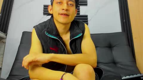 Snapshot of eros_fang chatting on 10-17-25, 12:19 eros_fang online show from 10-17-25, 12:19