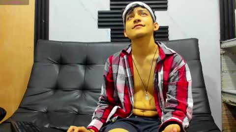 Snapshot of eros_fang chatting on 11-11-25, 12:05 eros_fang online show from 11-11-25, 12:05