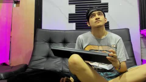 Snapshot of eros_fang chatting on 11-19-25, 12:05 eros_fang online show from 11-19-25, 12:05