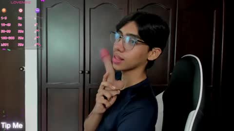 Snapshot of eros_lux1 chatting on 05-08-26, 12:54 Eros Lux1 online show from 05-08-26, 12:54