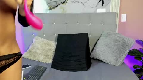 Snapshot of eros_lux1 chatting on 05-22-26, 12:33 Eros Lux1 online show from 05-22-26, 12:33