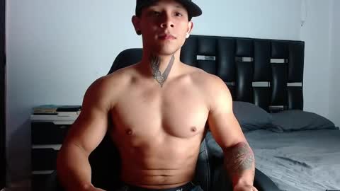 Snapshot of erosscott chatting on 04-23-26, 08:00 Eros online show from 04-23-26, 08:00