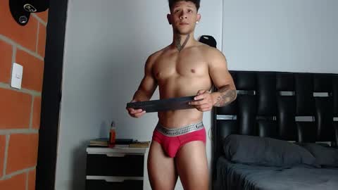 Snapshot of erosscott chatting on 05-06-26, 06:46 Eros online show from 05-06-26, 06:46