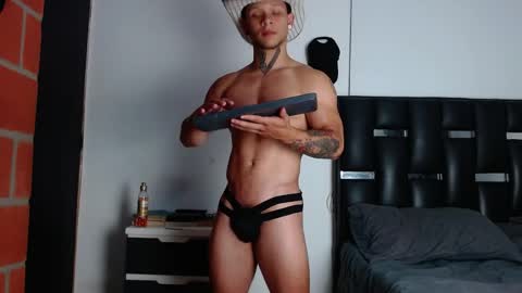 Snapshot of erosscott chatting on 05-11-26, 11:02 Eros online show from 05-11-26, 11:02