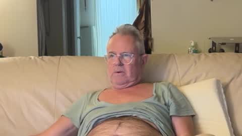 Snapshot of erostalk chatting on 10-19-25, 11:49 eros online show from 10-19-25, 11:49