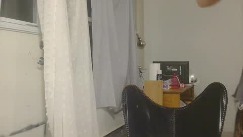 Snapshot of erotica_angel chatting on 11-29-25, 09:34 Nikki Erotica online show from 11-29-25, 09:34