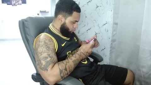 Snapshot of eroticoblack chatting on 05-03-26, 04:07 Eroticoblack online show from 05-03-26, 04:07