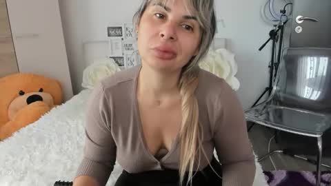 Snapshot of eroticsensualkitty4u chatting on 10-14-25, 07:42 eroticsensualkitty4u online show from 10-14-25, 07:42