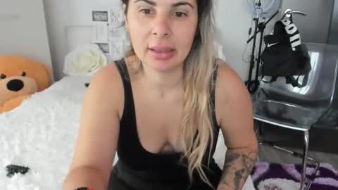 Snapshot of eroticsensualkitty4u chatting on 10-24-25, 08:44 eroticsensualkitty4u online show from 10-24-25, 08:44