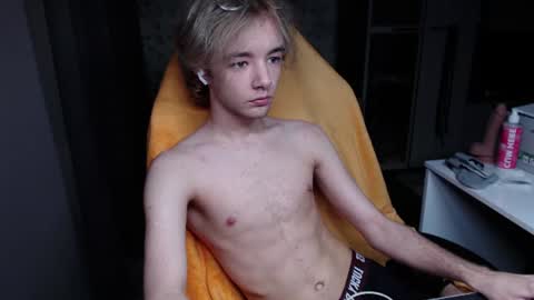Snapshot of ervi_ chatting on 06-17-26, 09:05 ERV1II online show from 06-17-26, 09:05