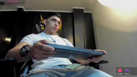 Snapshot of eryonbradley chatting on 09-18-25, 11:12 Eryon online show from 09-18-25, 11:12