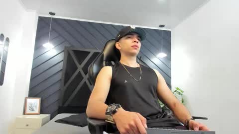 Snapshot of eryonbradley chatting on 09-23-25, 11:13 Eryon online show from 09-23-25, 11:13