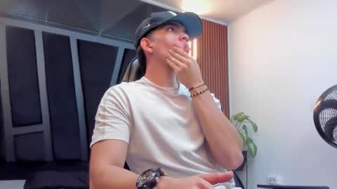 Snapshot of eryonbradley chatting on 09-30-25, 11:26 Eryon online show from 09-30-25, 11:26