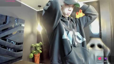 Snapshot of eryonbradley chatting on 10-13-25, 11:10 Eryon online show from 10-13-25, 11:10