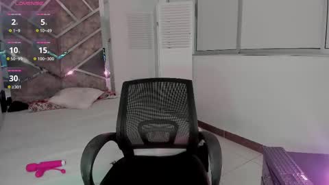 Snapshot of eryx_eriscor chatting on 10-03-25, 01:52 Eryx online show from 10-03-25, 01:52