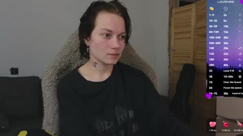 esajukyy online show from 04-12-26, 01:27