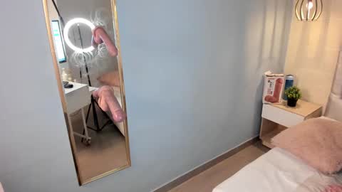 Snapshot of escarleth__ chatting on 01-03-25, 03:33 Escarlet online show from 01-03-25, 03:33