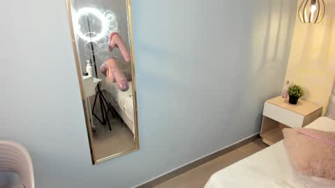 Snapshot of escarleth__ chatting on 02-26-25, 01:11 Escarlet online show from 02-26-25, 01:11