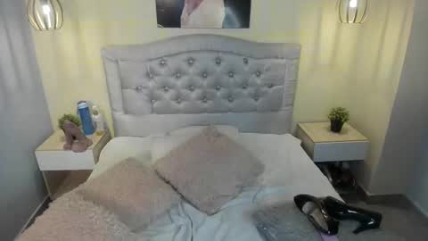 Snapshot of escarleth__ chatting on 02-28-25, 12:52 Escarlet online show from 02-28-25, 12:52