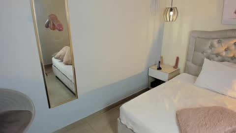 Snapshot of escarleth__ chatting on 09-18-25, 03:36 Escarlet online show from 09-18-25, 03:36