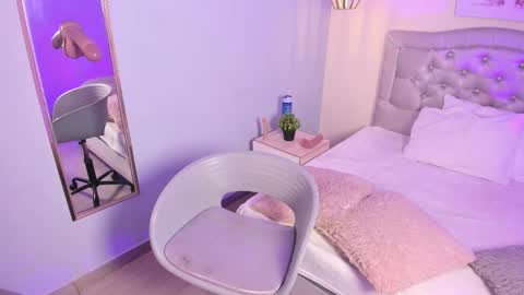 Snapshot of escarleth__ chatting on 10-03-25, 02:03 Escarlet online show from 10-03-25, 02:03