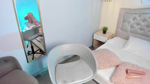 Snapshot of escarleth__ chatting on 10-07-25, 01:08 Escarlet online show from 10-07-25, 01:08