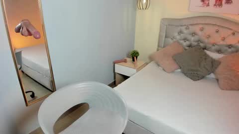 Snapshot of escarleth__ chatting on 10-10-25, 01:32 Escarlet online show from 10-10-25, 01:32