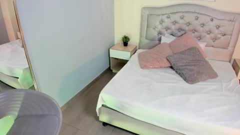 Snapshot of escarleth__ chatting on 10-27-25, 12:53 Escarlet online show from 10-27-25, 12:53