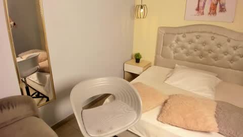 Snapshot of escarleth__ chatting on 11-10-25, 12:37 Escarlet online show from 11-10-25, 12:37