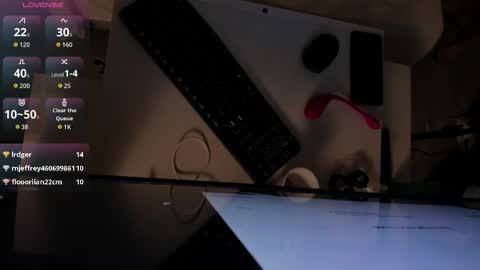 Snapshot of escarleth__ chatting on 11-12-25, 01:50 Escarlet online show from 11-12-25, 01:50