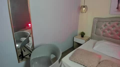 Snapshot of escarleth__ chatting on 11-13-25, 12:59 Escarlet online show from 11-13-25, 12:59