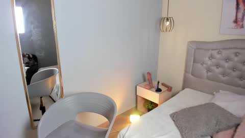 Snapshot of escarleth__ chatting on 11-25-25, 12:49 Escarlet online show from 11-25-25, 12:49