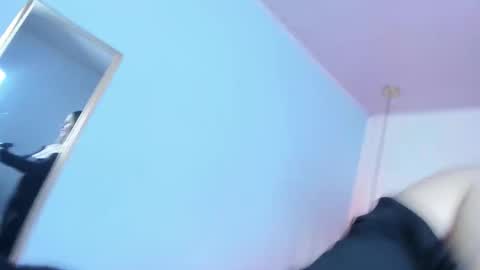 Snapshot of escarleth__ chatting on 12-01-25, 02:11 Escarlet online show from 12-01-25, 02:11