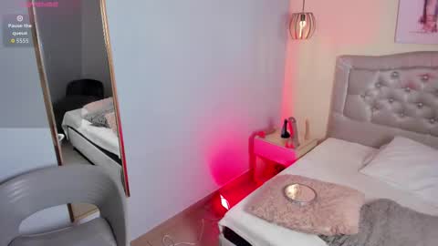 Snapshot of escarleth__ chatting on 12-02-25, 02:12 Escarlet online show from 12-02-25, 02:12