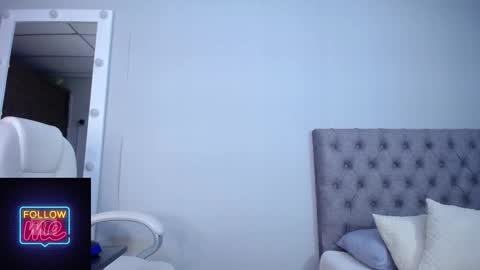 Snapshot of esdeath_cute chatting on 01-14-26, 04:40 liz online show from 01-14-26, 04:40