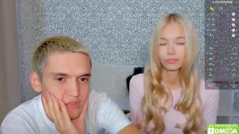 Snapshot of eshcka chatting on 10-25-25, 02:24 Megan and Brad online show from 10-25-25, 02:24