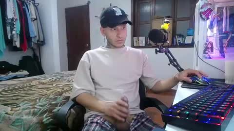 Snapshot of esjrobles chatting on 12-24-24, 05:38 Esteban online show from 12-24-24, 05:38