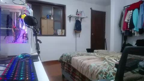 Snapshot of esjrobles chatting on 01-22-25, 02:37 Esteban online show from 01-22-25, 02:37