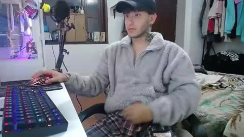 Snapshot of esjrobles chatting on 01-24-25, 06:03 Esteban online show from 01-24-25, 06:03