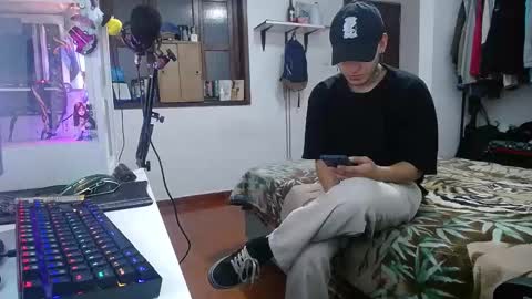 Snapshot of esjrobles chatting on 01-26-25, 05:56 Esteban online show from 01-26-25, 05:56