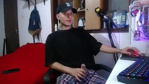 Snapshot of esjrobles chatting on 02-25-25, 05:30 Esteban online show from 02-25-25, 05:30